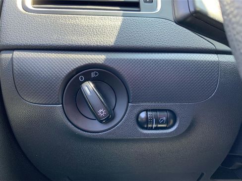 Used 2013 Volkswagen Jetta S image 17