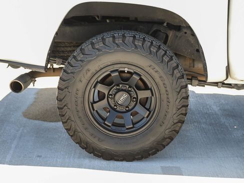 Used 2021 Toyota Tacoma SR5 RWD image 11