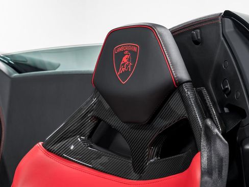 Used 2022 Lamborghini Huracan EVO RWD image 20