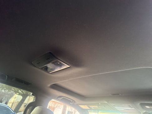 Used 2021 Lexus LX 570 4WD w/ 3rd Row & Luxury Pkg image 14