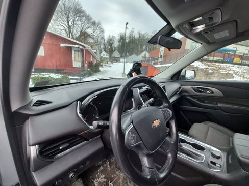 Used 2020 Chevrolet Traverse LT image 10