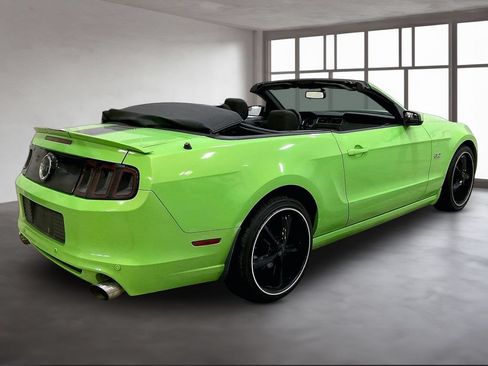 Used 2013 Ford Mustang GT RWD image 3
