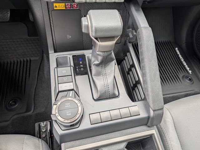 Used 2025 Toyota Tacoma SR5 AWD/4WD image 26