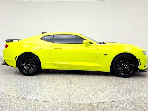 Used 2019 Chevrolet Camaro LT RWD image 4