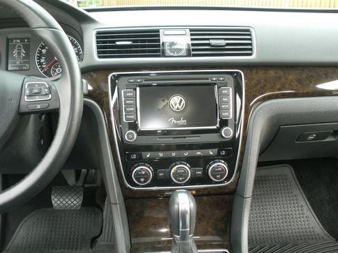 Used 2014 Volkswagen Passat TDI SEL Premium FWD image 35