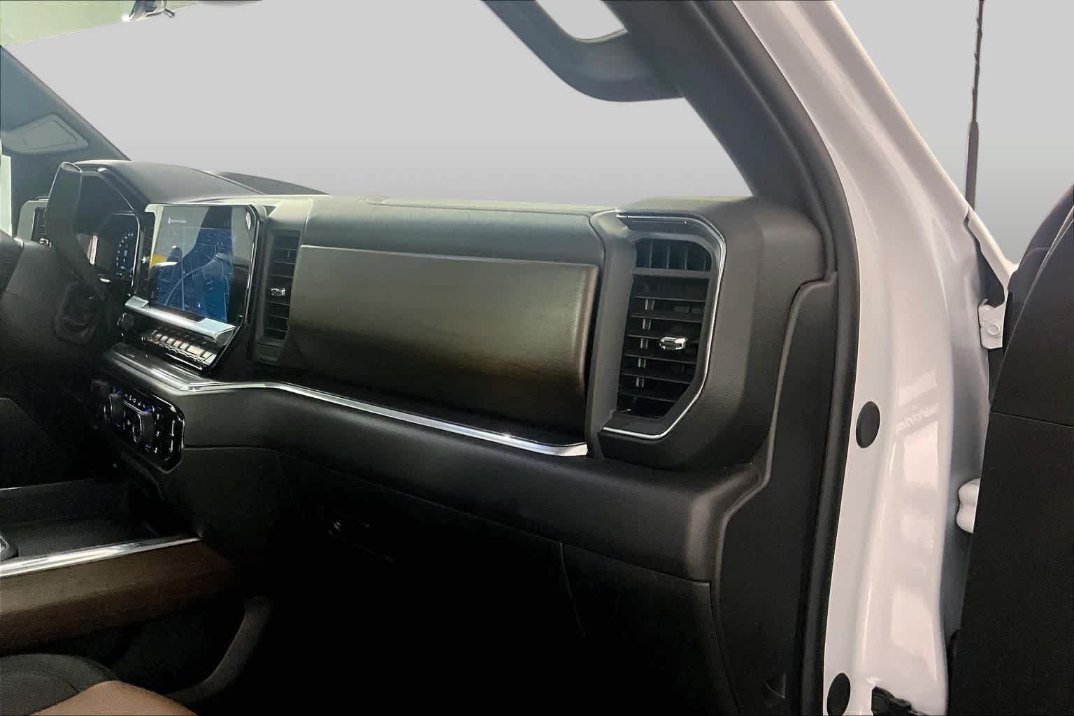 Used 2026 Chevrolet Silverado 3500 High Country w/ High Country Premium Package AWD/4WD image 17