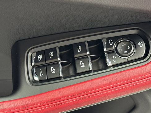 Used 2025 Porsche Macan image 13