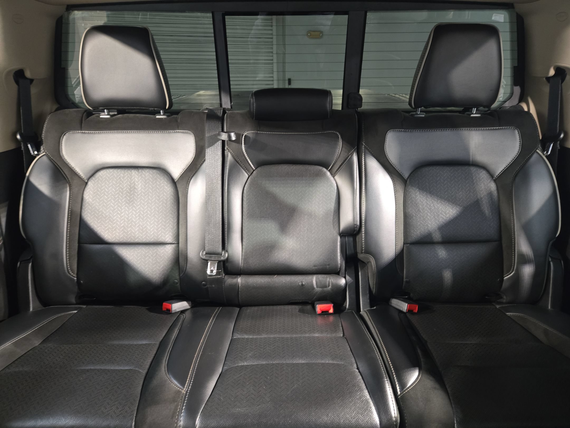 Used 2019 RAM 1500 Laramie AWD/4WD image 13