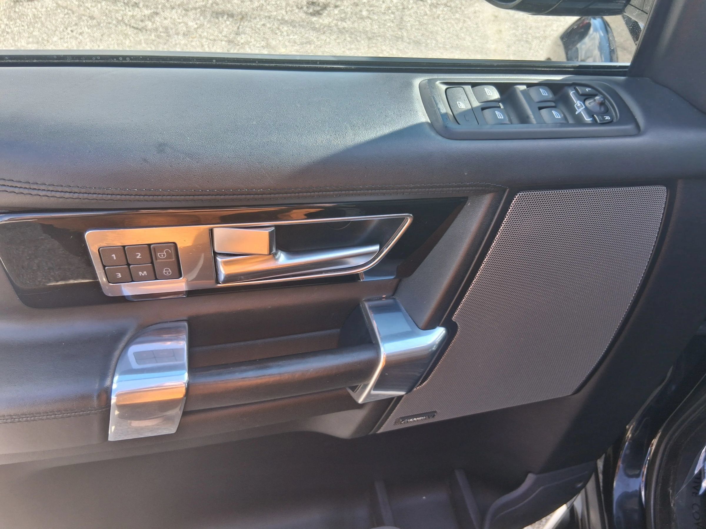 Used 2016 Land Rover LR4 HSE LUX AWD/4WD image 9