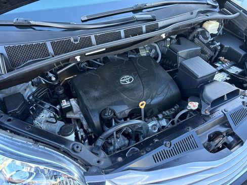 Used 2017 Toyota Sienna XLE 7-Passenger image 29