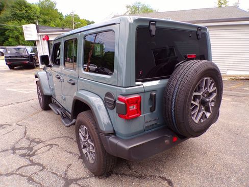 Used 2026 Jeep Wrangler Unlimited Sahara AWD/4WD image 13