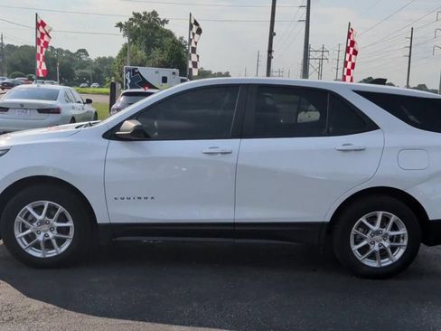 Used 2022 Chevrolet Equinox LS w/ LS Convenience Package FWD image 5