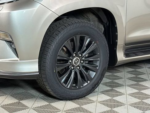 Certified 2022 Lexus GX 460 Luxury w/ Sport Design Package AWD/4WD image 4