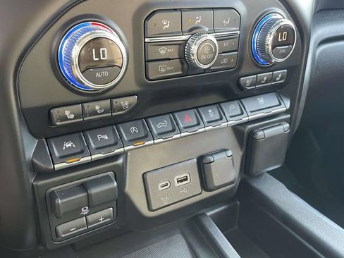 Used 2019 GMC Sierra 1500 SLT w/ SLT Premium Plus Package AWD/4WD image 28