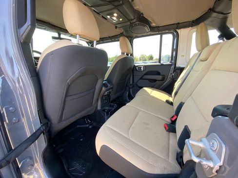 Used 2022 Jeep Wrangler Unlimited Sahara AWD/4WD image 21