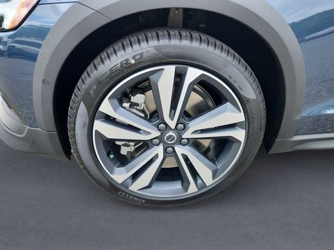 New 2026 Volvo V60 B5 Cross Country Plus w/ Protection Package Premier AWD/4WD image 8