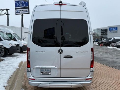 Used 2021 Mercedes-Benz Sprinter 2500 image 4