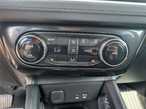 Used 2025 Chevrolet TrailBlazer LT w/ Convenience Package FWD image 17