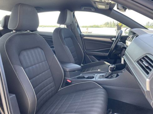 Used 2023 Volkswagen Jetta Sport image 7