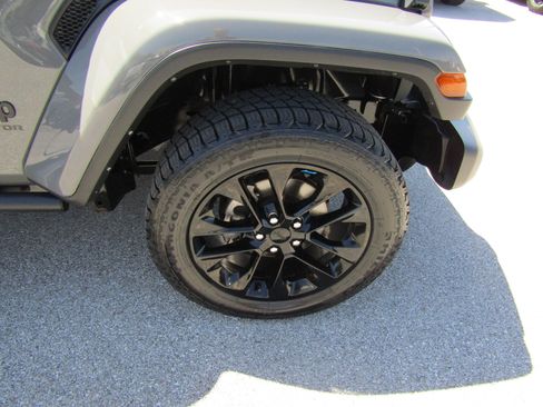 Used 2022 Jeep Gladiator Sport AWD/4WD image 12