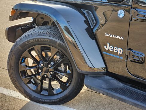 Used 2023 Jeep Wrangler Sahara w/ Cold Weather Group image 17
