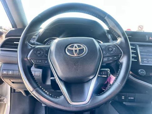 Used 2019 Toyota Camry SE FWD image 17