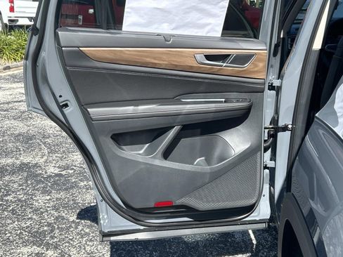 New 2026 Volkswagen Atlas SE FWD image 13