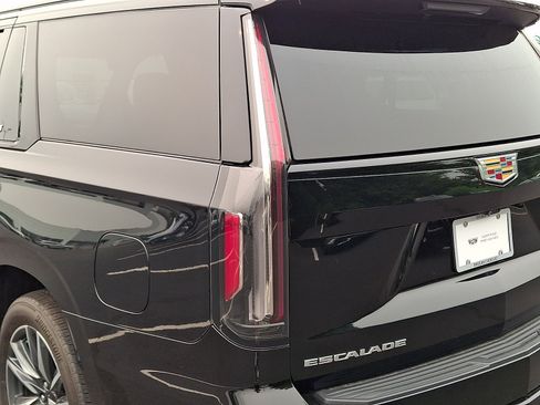 Certified 2023 Cadillac Escalade ESV Sport Platinum AWD/4WD image 12