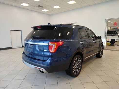 Used 2016 Ford Explorer Platinum image 3
