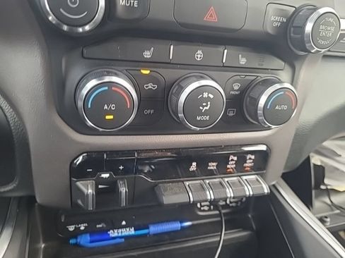 Used 2019 RAM 1500 Big Horn AWD/4WD image 12