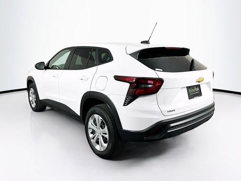 Used 2025 Chevrolet Trax LS image 5