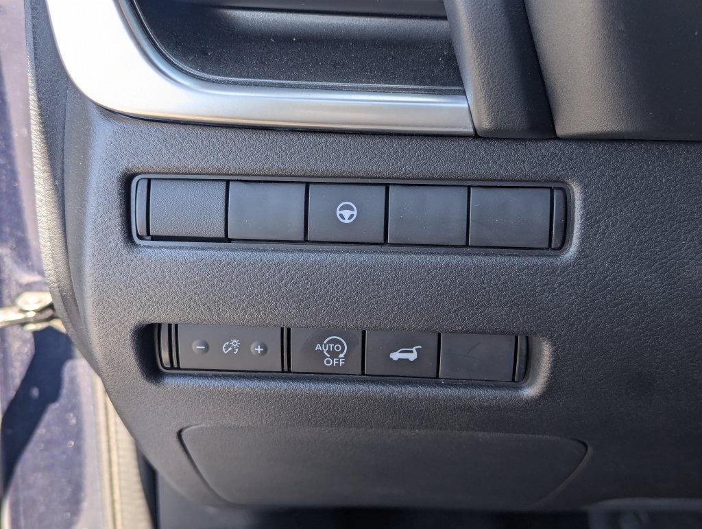 Used 2025 Nissan Rogue SV AWD/4WD image 22