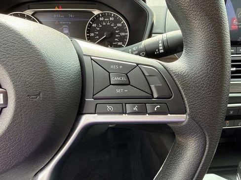 Used 2025 Nissan Altima 2.5 SV image 30