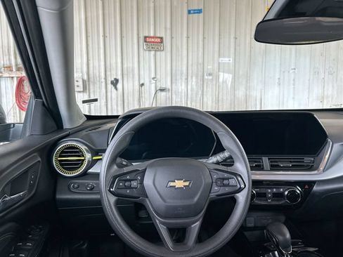 Used 2024 Chevrolet Trax LT FWD image 10
