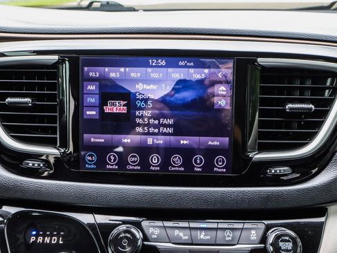Used 2019 Chrysler Pacifica Touring-L w/ Advanced Safetytec Group FWD image 28