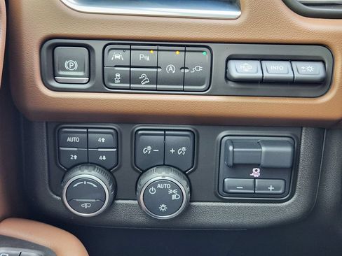Used 2021 Chevrolet Tahoe High Country AWD/4WD image 22