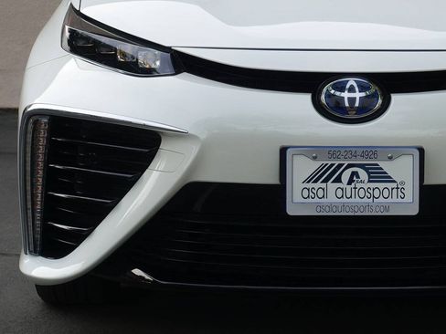 Used 2017 Toyota Mirai FWD image 3