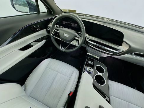 Used 2024 Cadillac Lyriq Luxury RWD image 9