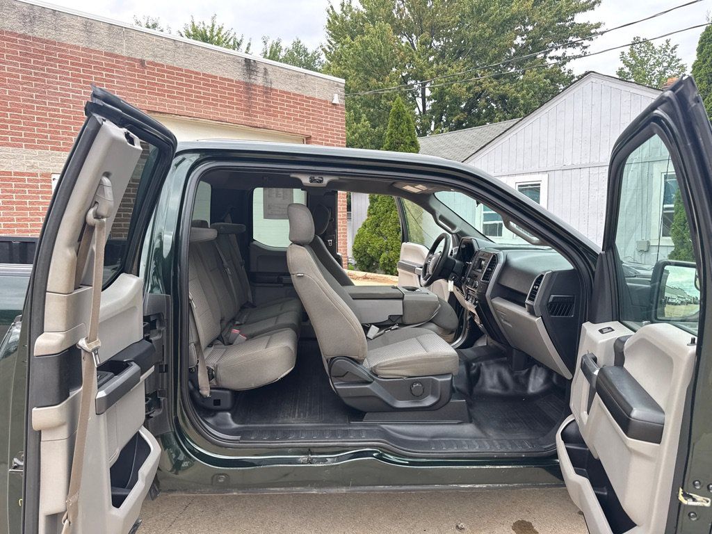 Used 2017 Ford F150 XLT AWD/4WD image 10