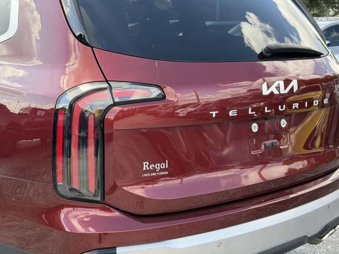 Certified 2023 Kia Telluride EX w/ EX Captain's Chair Package FWD image 11
