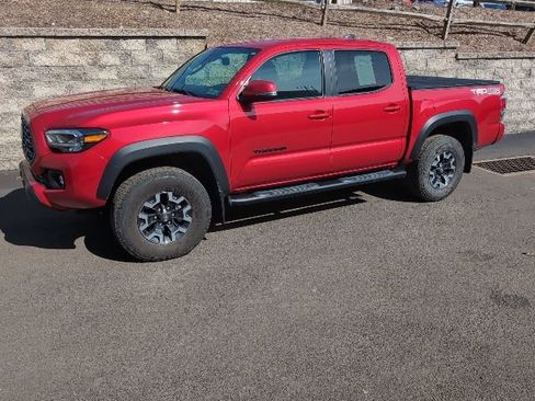 Used 2021 Toyota Tacoma TRD Off-Road w/ Technology Package image 5