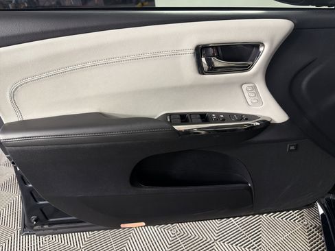 Used 2018 Toyota Avalon Limited w/ Carpet Mat Package FWD image 8