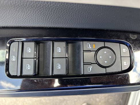 Used 2025 Nissan Pathfinder SL AWD/4WD image 18