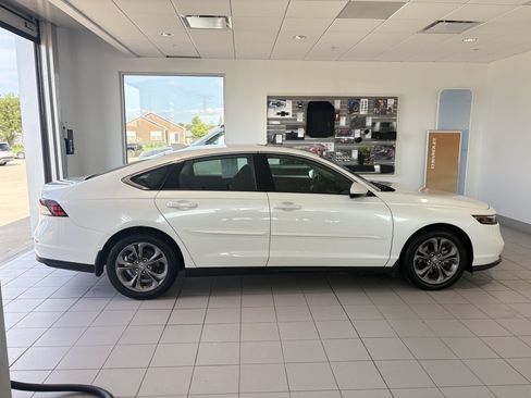 Used 2024 Honda Accord EX image 11