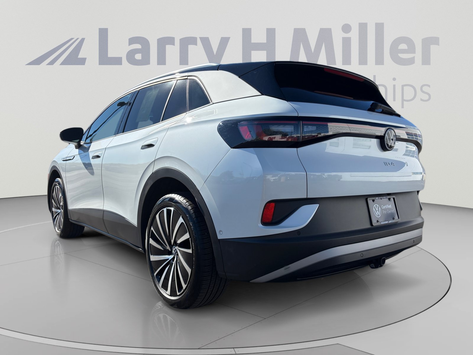 Used 2023 Volkswagen ID.4 Pro S Plus AWD/4WD image 3