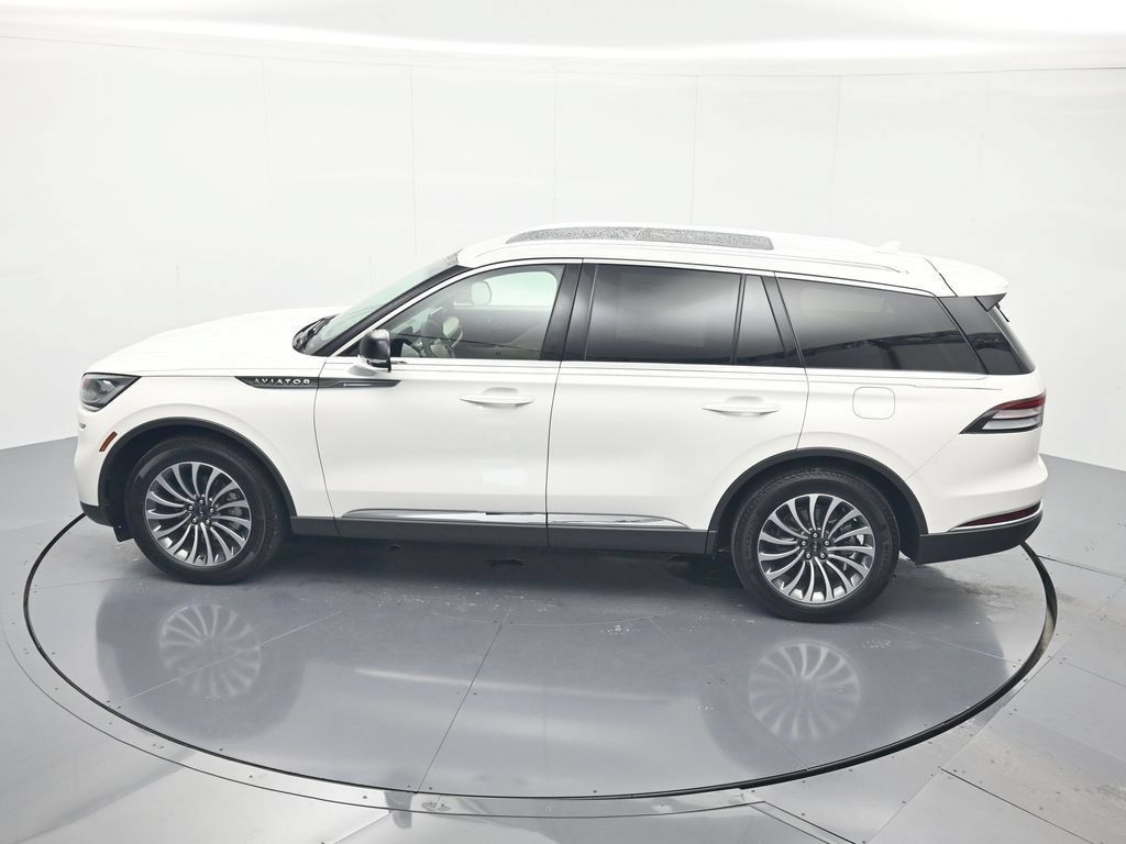 Used 2024 Lincoln Aviator 2WD w/ Premium Package image 37