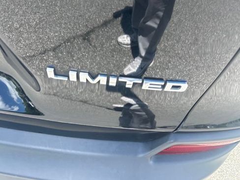 Used 2019 Jeep Cherokee Limited AWD/4WD image 13