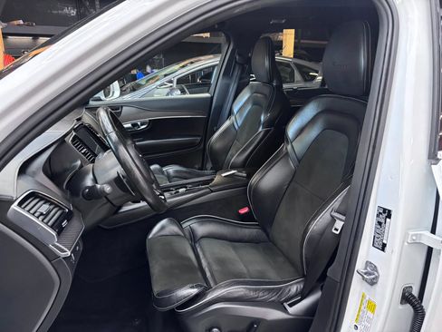 Used 2019 Volvo XC90 T5 R-Design w/ Advanced Package AWD/4WD image 9
