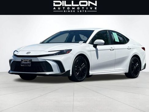 Used 2025 Toyota Camry SE FWD image 8