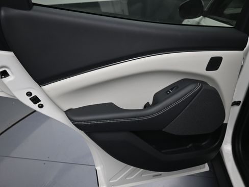 Used 2023 Ford Mustang Mach-E Premium image 13